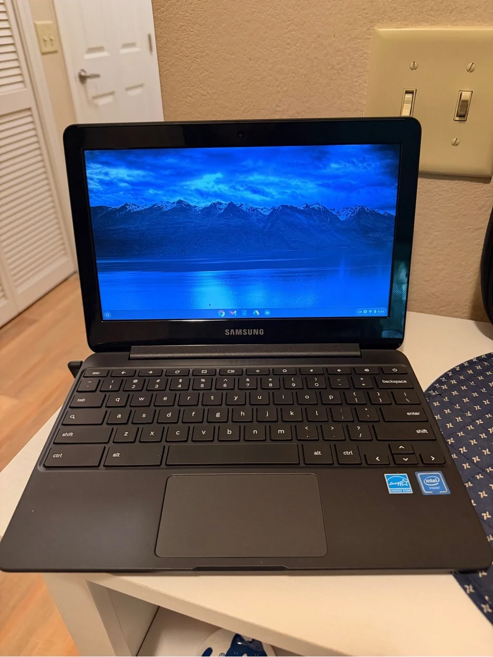 Samsung Chromebook - 11.6” display